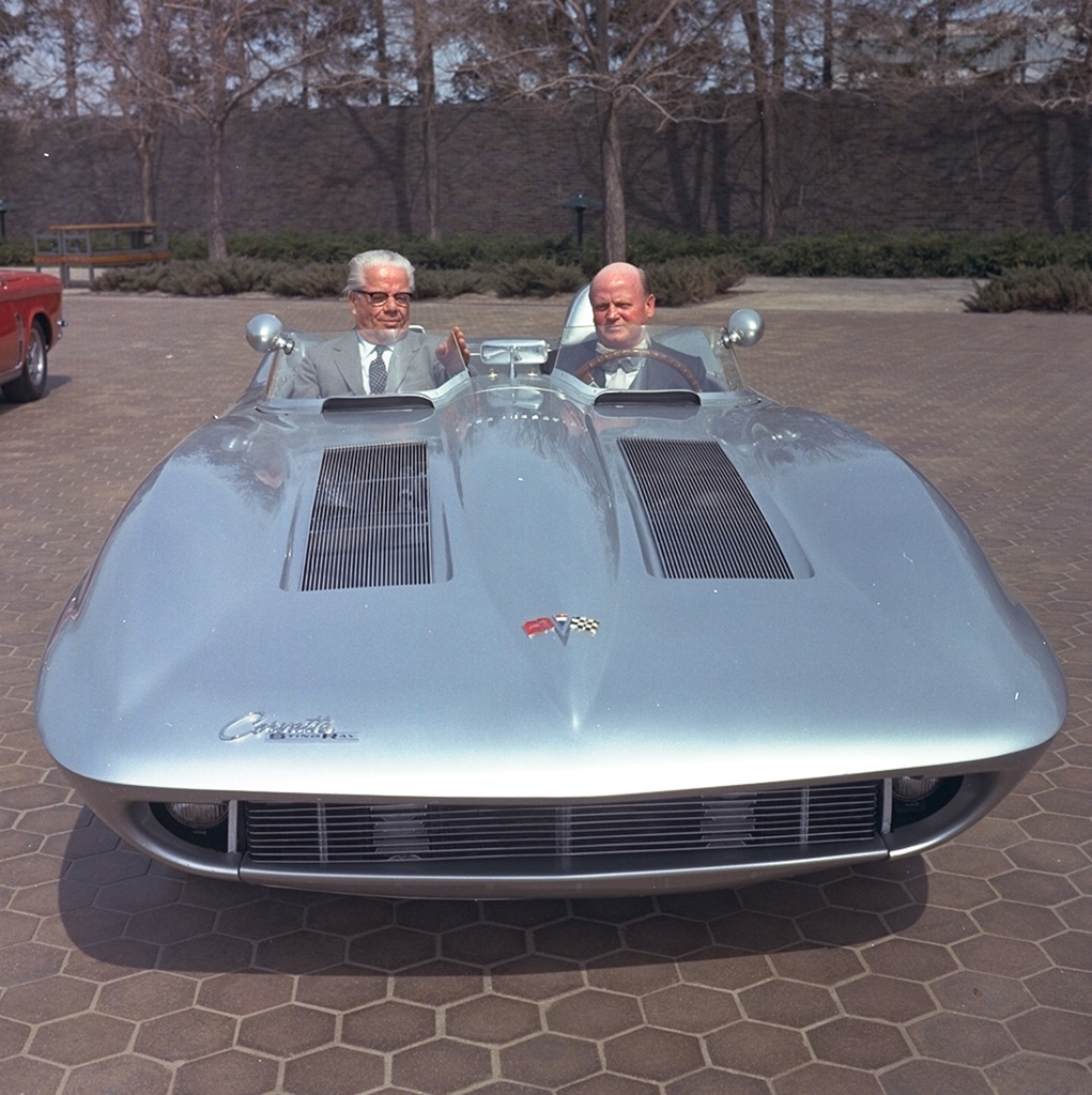 Bill Mitchell discusses his 1959 Sting Ray Racer with Italian designer Battista Pinin Farina