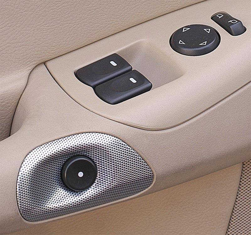 2005 Chevrolet Corvette Interior Door Button