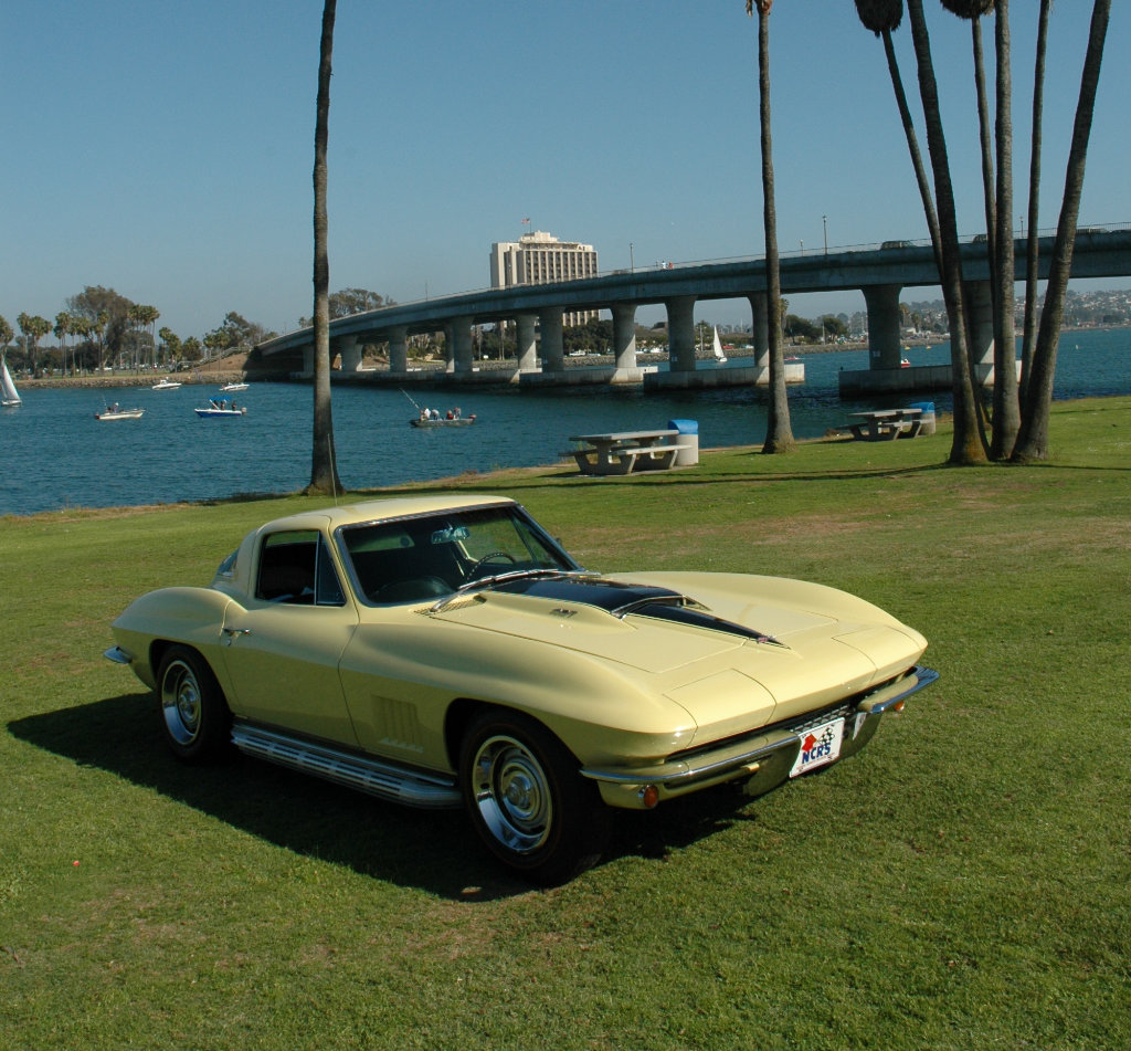 1967 Corvette Coupe C2 - Tree is clear of roof