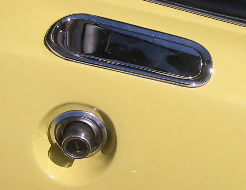 1968 Chevrolet Corvette door release and handle